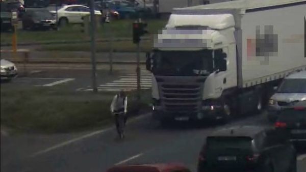 Cyklista v Ostravě vybrzdil kamion